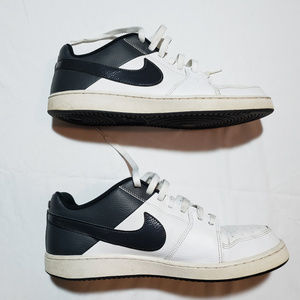 NIKE BACKBOARD II SHOES SIZE 11 USED WHITE BLACK